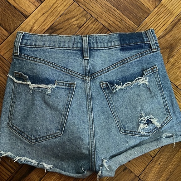Abercrombie and Fitch high rise mom short size: 27 - Picture 4 of 4